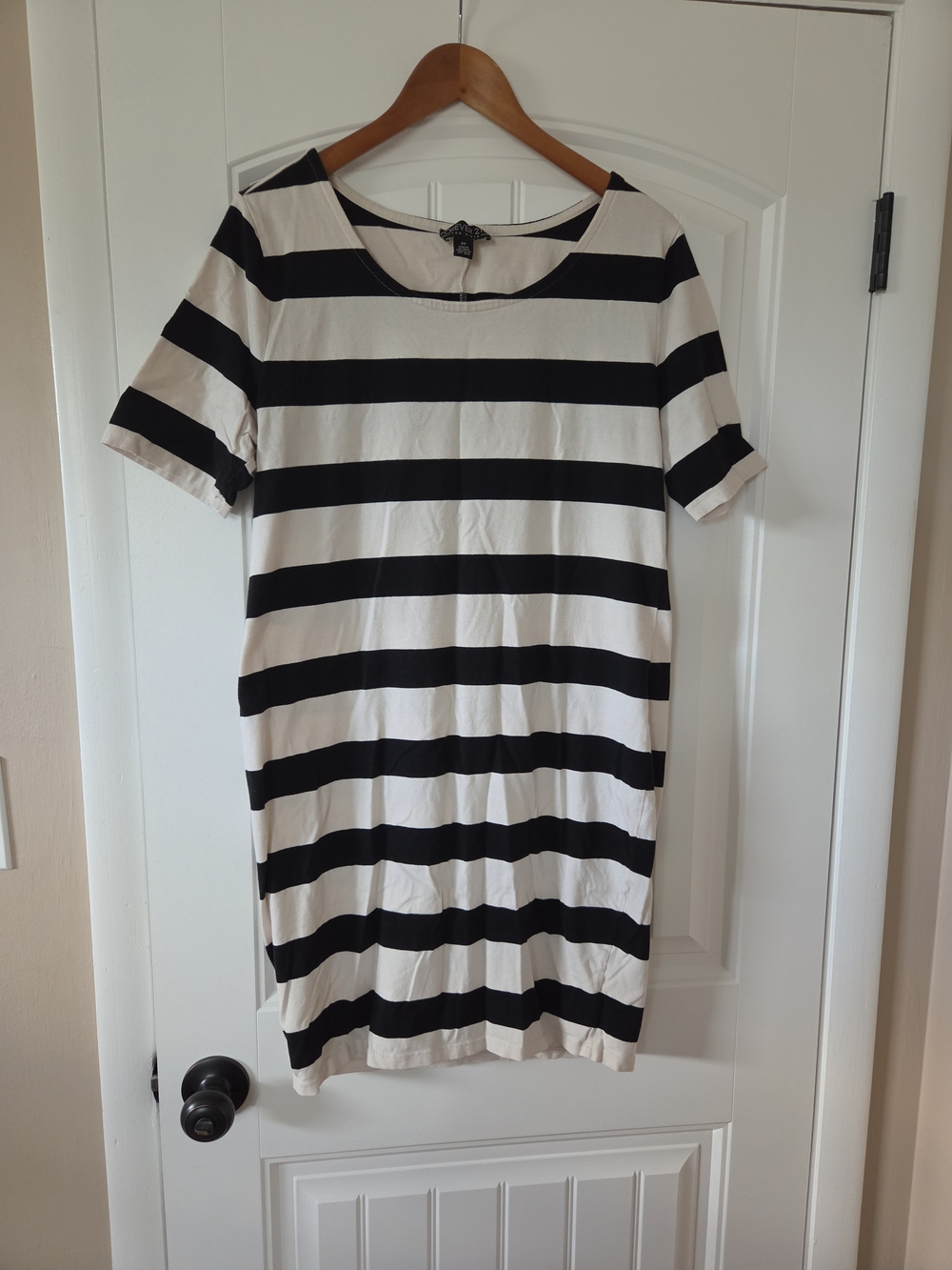 Forever 21 Black and Cream Striped Tunic Tee